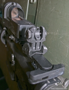 The default aperture is large for CQB and low-light shooting.